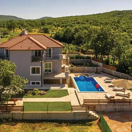 Tatil Evi Lovely In With Kitchen Blato na Cetini
