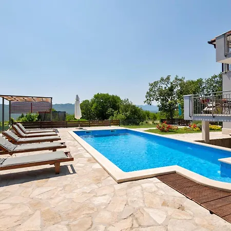 Tatil Evi Lovely In With Kitchen Blato na Cetini